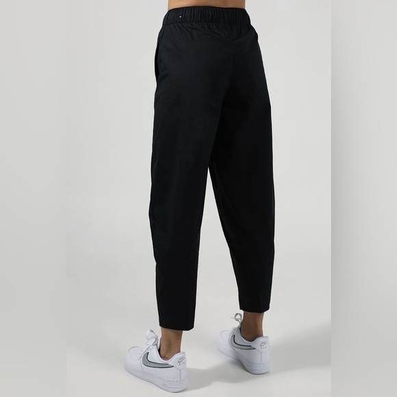 NIKE | Sportswear Essential Curve Pants black highrise Capri - size small - Picture 4 of 11